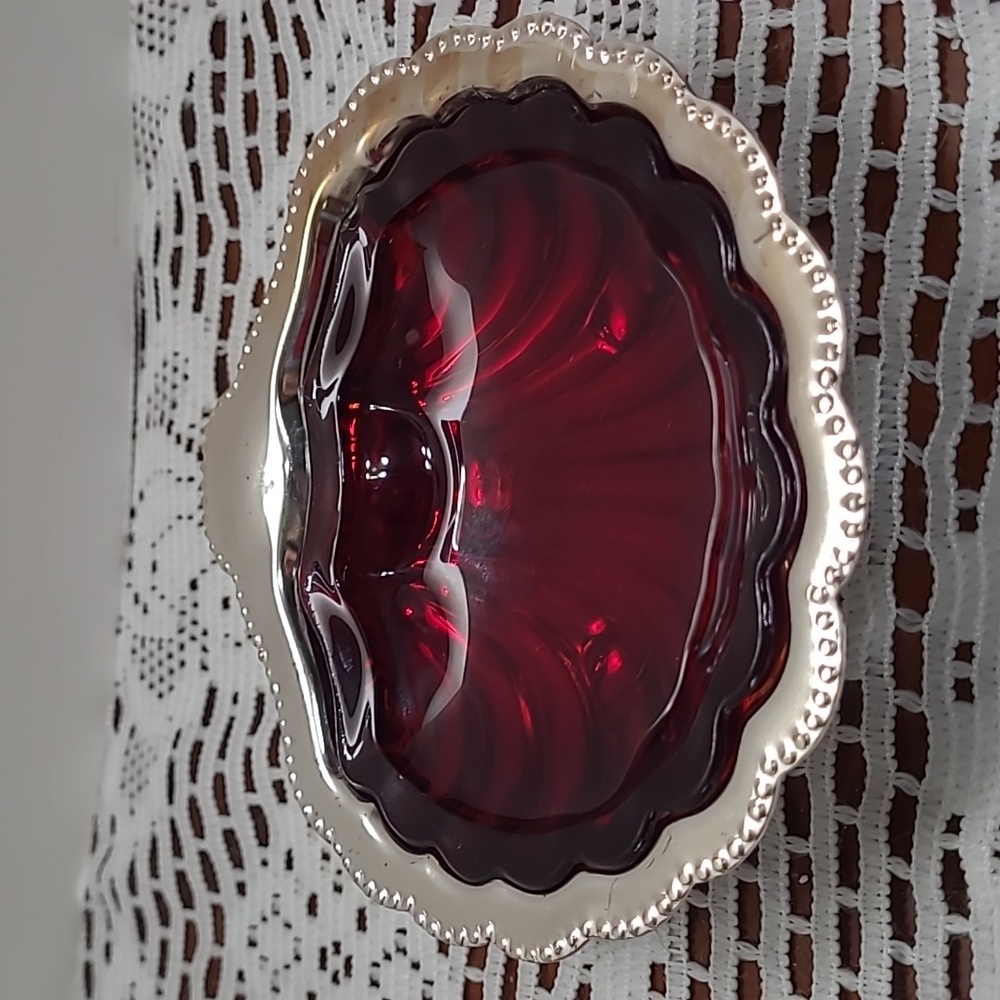 Red and Silver Decorative Shell Dish - Picture 3 of 13